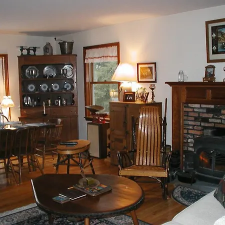 Cooperstown Lakeview Lodge-3
